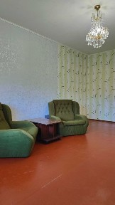 2-кімнатна квартира з великим балконом біля метро, Харківський масив