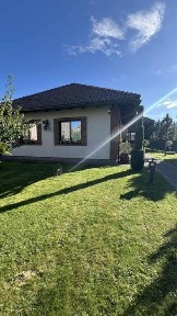 Продається добротний будинок з розкішною ділянкою