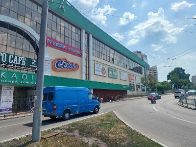 Продаж офісного приміщення площею 561 кв. м в ТРЦ