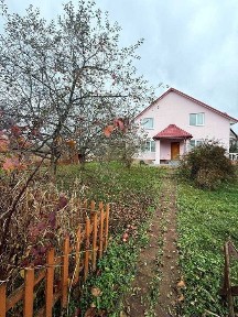Продаж будинку з гаражем