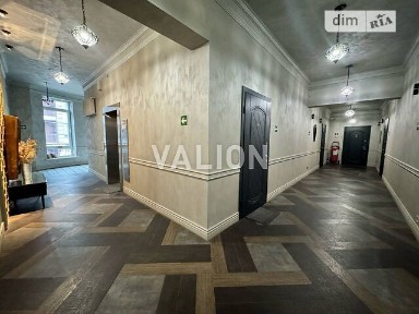 Дегтярна вулиця, район Подільський, Київ, метро Контрактова площа, вул. Дегтярна 6, чотириповерхова будівля • ID 32181195