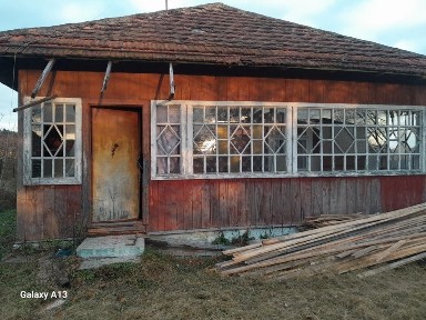 Продам будинок з ділянкою біля садиби Івана Франка