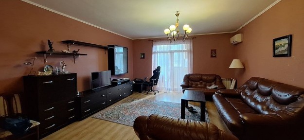 Здам 3 кім. квартиру в центрі міста.