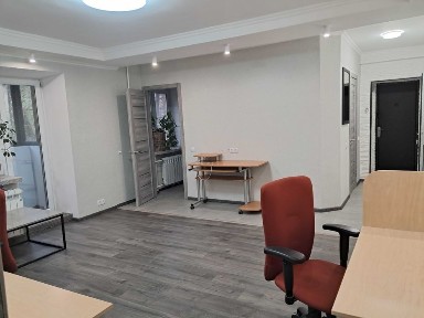 Оренда мебльованого офісу. 3 кабінети. 50 м. Севастопольська площа.