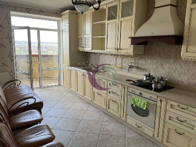 Стильна 2-к. квартира поруч з озером, за вул. Мазепи