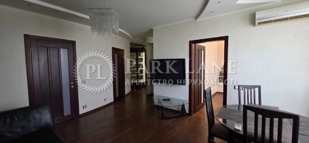 Продаж 2К Квартири з ремонтом Здолбунівська 9б