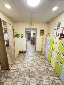 Продаж квартири на 1 поверсі ЖК <a href='/newbuilding/361/view/zk-caika'>Чайка</a> з наскрізними фасадними вікнами
