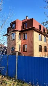 Продам капітальний будинок в центрі міста ідеально під комерцію.