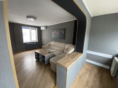 Продаж квартири м-н Будівельників 27/2 ціна 71000 договірна