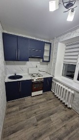 Здається 1 кімнатна на Крошні.