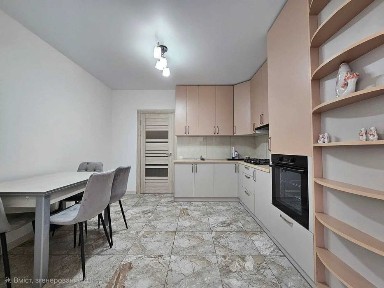 Простора однокімнатна поблизу Епіцентру