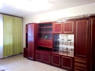 Простора 2-к. квартира, недалеко від метро 