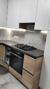 Квартира з новим ремонтом та газом.