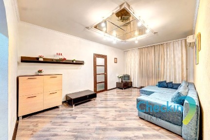 Посуточно 3к квартира (Центральный ЖД вокзал) ул. Льва Толстого 51