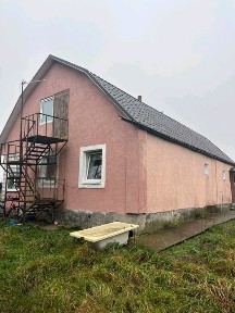 Продам будинок з простим, акуратним ремонтом. Заїжджай та живи!