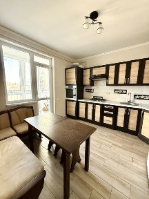 Продається 2-х кімнатна квартира у новобудові по вулиці Залізнична