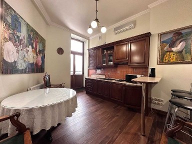 Оренда 3-кімнатної квартири з терасою в історичному центрі Львова