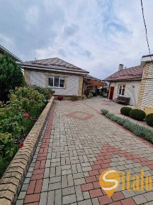 Продаж будинку по вул. Руставелі