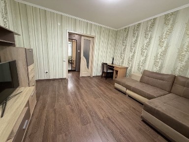 Продається 2 кімнатна новобудова з ремонтом, рн Майдану