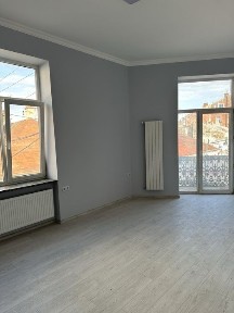 Продається 2-кімнатна квартира в центрі міста