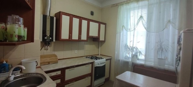 3 кімнатна сталінка на 44 кварталі з видом на парк, Романа Шухевича