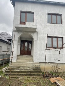 Будинок з прилеглою земельною ділянкою