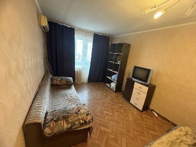 Вільна 1 кім на Небесної Сотні 8000