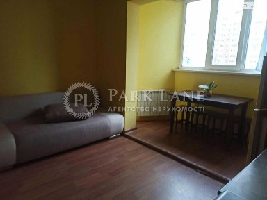 Продам велику 3к кв у гарному будинку на вул Урлівська 36 Позняки