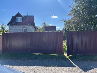 Сучасний гарний садовий будинок біля озера YV