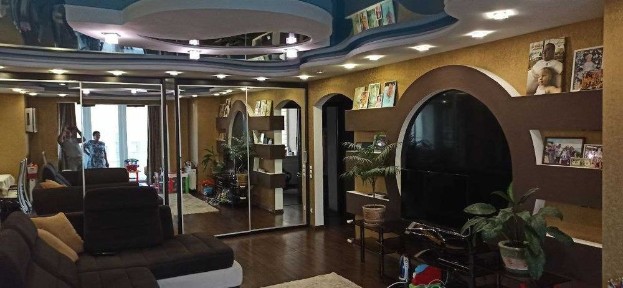 Продаж 2-х квартири перепланованої з 3-х кімнатної