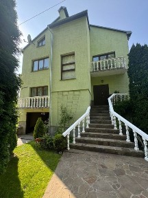 Продаж будинку в смт. Брюховичі вул. Під. Осовою, заг. пл. 319м. кв., 128м. кв