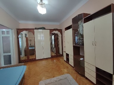 Продається 3-кімн квартира на вул Головна, Центр міста, парк Шевченка