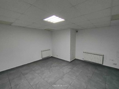 Комерційне приміщення на першому поверсі