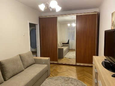 Однокімнатна на Лукʼянівці, Татарка