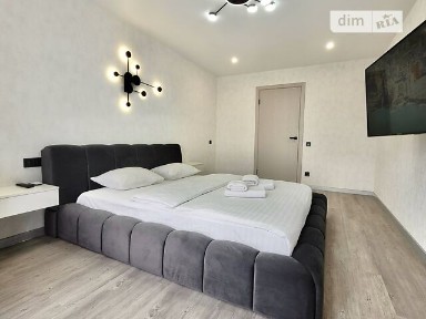 Здам подобово 1к квартиру на вул. Антона Грицая 10 • ID 33047826