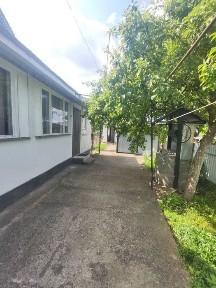 Продається будинок у м. Тисмениця, всього 10 км від Франківська