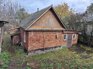 Продам будинок площею 74м2, в 2-ох км від центру міста.