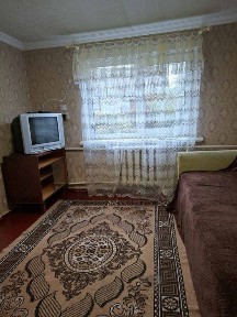 Здається півбудинка біля метро Академмістечко