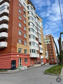 Продається квартира в цегляному будинку на Дружбі