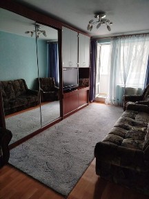 Сдам 3з комнатную кВ площадь Восстания!