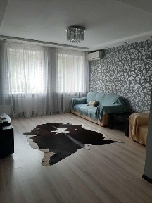 3-к, вул. Небесної Сотні, 88, Поділ