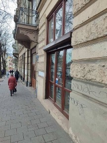 Продаж приміщення в ближньому центрі, прохідне місце, вул. С. Бандери.