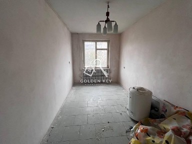 Продаж 3 кімнатної квартири під ремонт на Співдружності