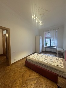 Київ, Печерський, вулиця Антоновича 8