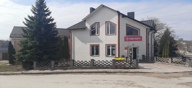 Комерційна будівля 300 кв з діючим бізнесом з 10сотиків землі