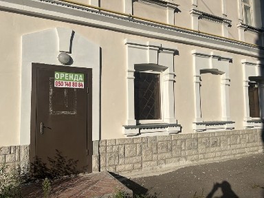 Оренда. Фасад. Центр. Приміщення, 1-й пов, 27 м. кв.