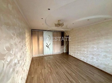 Продаж 1 к квартири Осокорки 10 хв пішки Ремонт