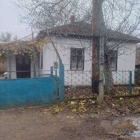 Будинок з жилою літнею кухнею, район 8 школи.