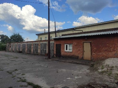 Будівлі на червоній лінії біля центру продаж/оренда.