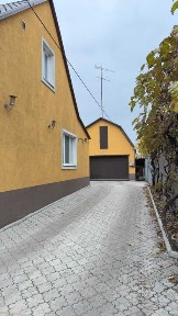 Продаж двоповерховий будинок, земельна ділянка 6 соток